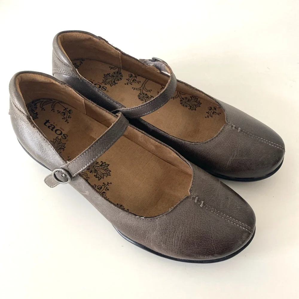 Taos Ta Dah Mary Jane Wedge Flat Taupe Leather Round Toe Brown 8.5 US 39 EU